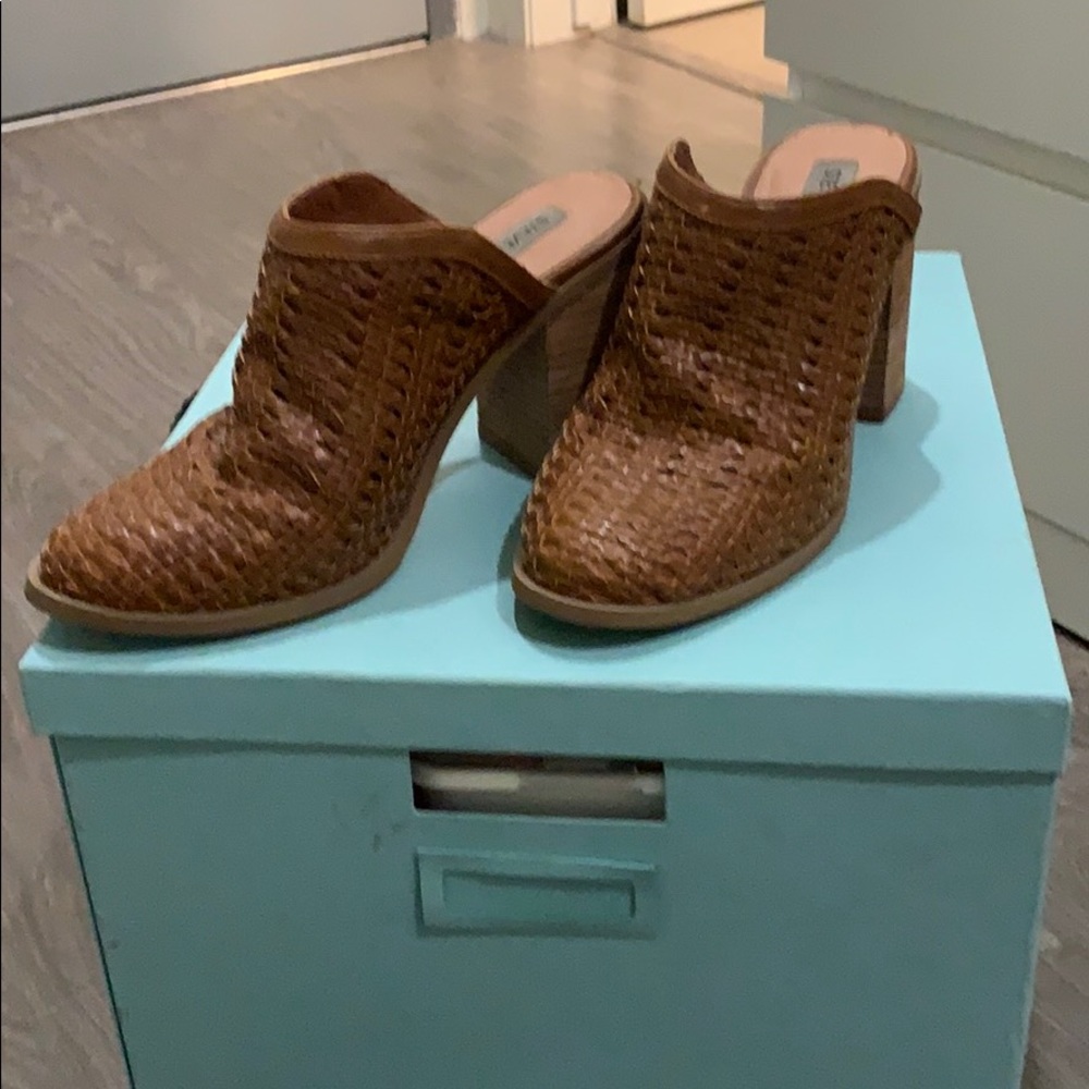 ⭐️⭐️ 2/$10 ⭐️⭐️ Steve Madden chunky heel slides